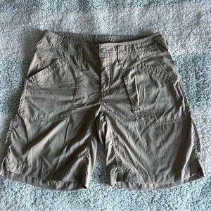 North Face Light Weight Khaki Shorts